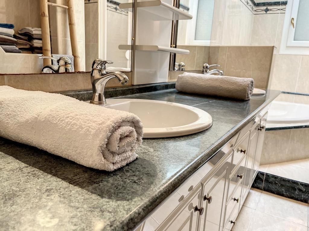 Chez Amelie Apartment Cremieu Ngoại thất bức ảnh